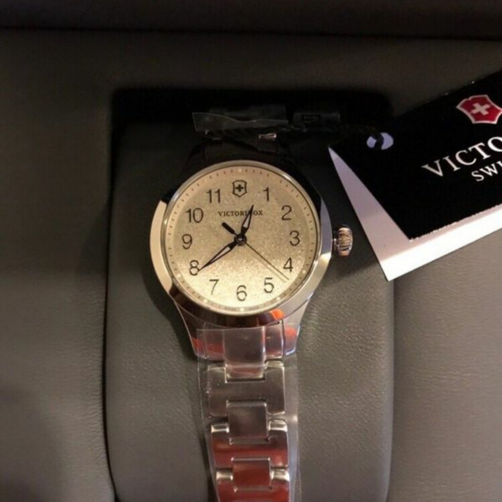 Victorinox Swiss Army Alliance XS Watch w/ White D